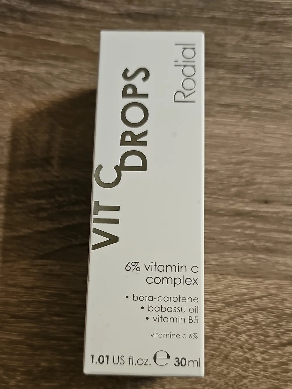 Rodial Vit Drops Serum Box in White and Yellow